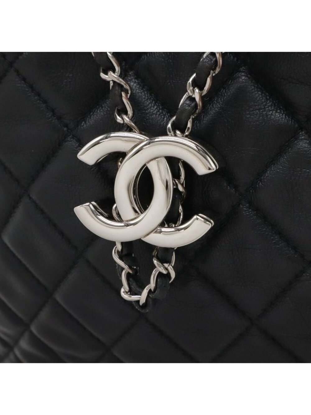 Chanel Quilted CC Logo Drawstring Handbag 2-Way Chain Shoulder Crossbody - Picture 4 of 9